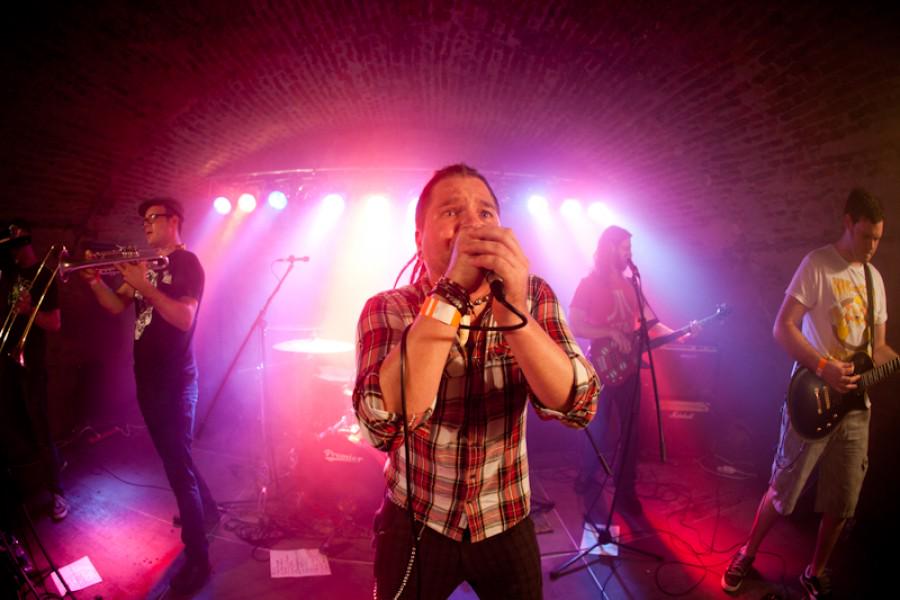 TheSAnews's tweet photo. Porkrock set to pounce on #London: get your #SKA takkies ready for @HOGHOGGIDYHOG. http://t.co/AtE3ewwc2H http://t.co/MEp1j5FFoN