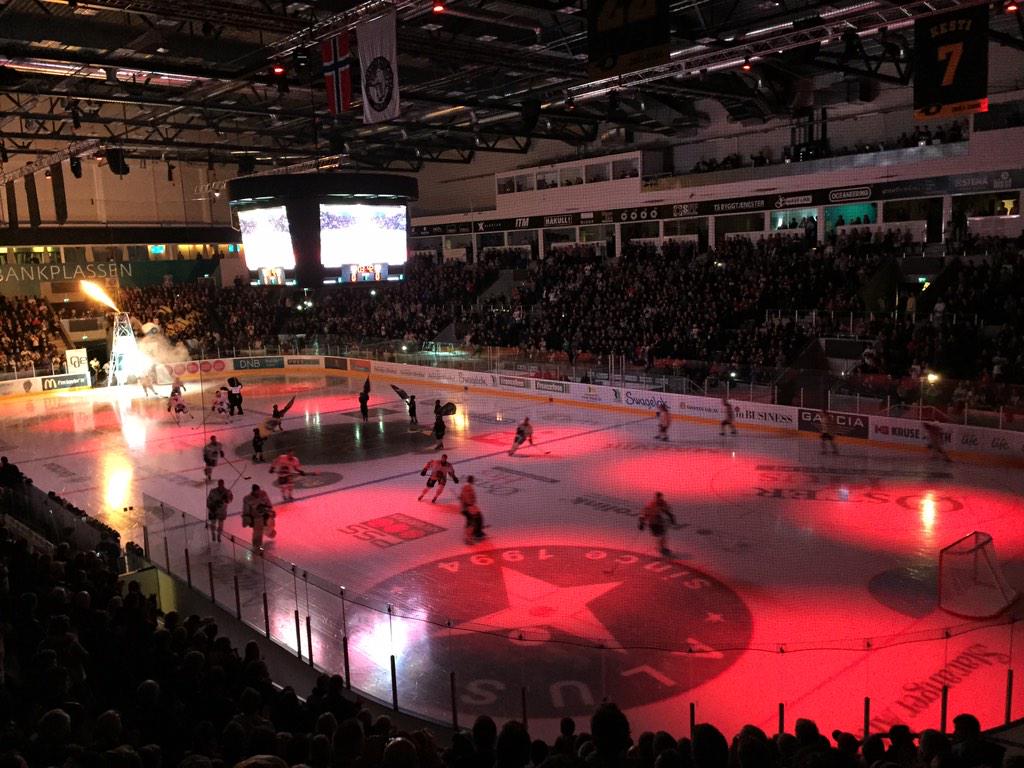 VegardJH's tweet image. Spennende besøk hos @StavangerOilers. Herlig engasjement, smart business og stor idrett. Grei kombinasjon, det! #2get