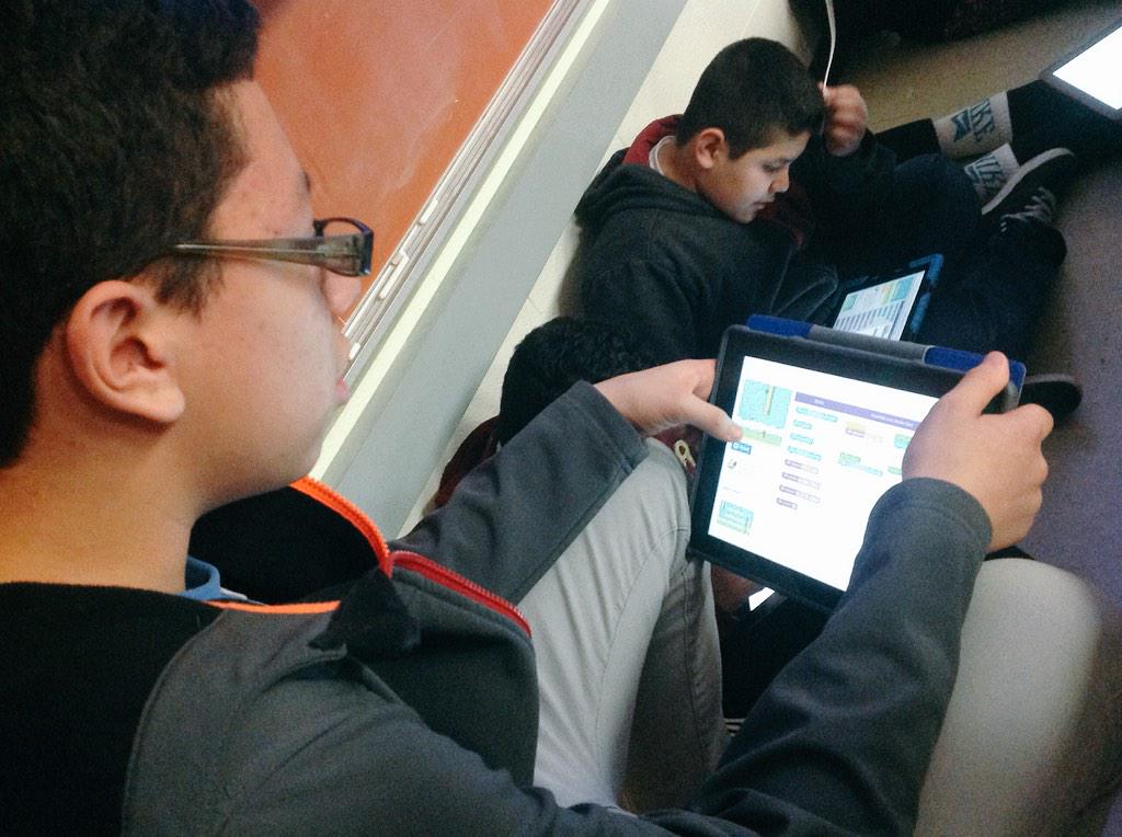 DualLang_Butler's tweet photo. Computer coding though Flappy Bird #hourofcode http://t.co/zrRwDEwE0a