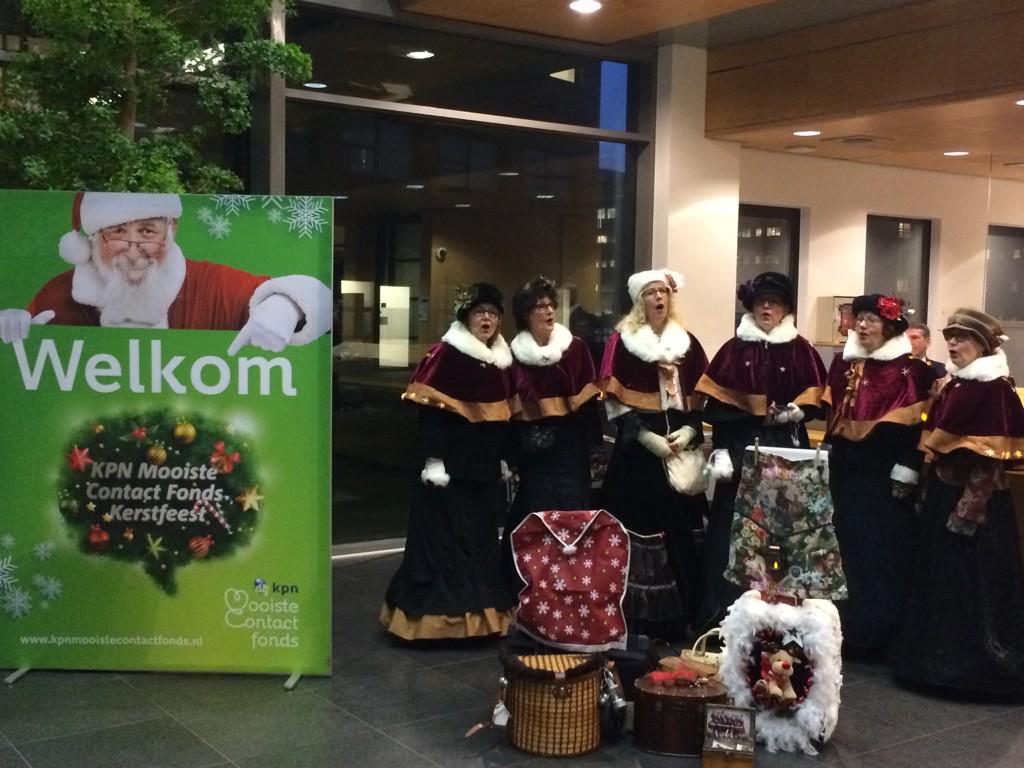 Kerstfeest bij <a href="/KPN/">KPN</a> met <a href="/KPNMCF/">MooisteContactFonds</a> en gasten van <a href="/RestoVanHarte/">Resto VanHarte</a>! Wij zijn er klaar voor!