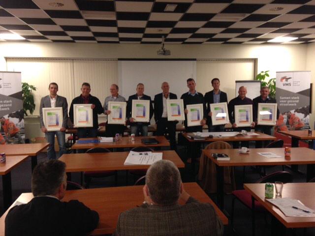 De eerste 10 officiële certificaten BRL 9334 #straatwerk uitgereikt tijdens ledenvergadering