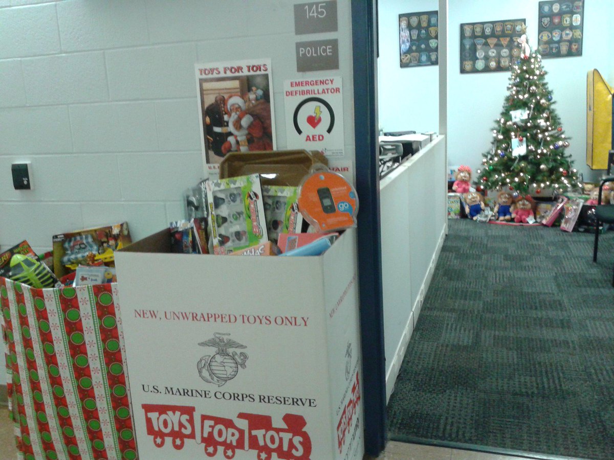 MassasoitPolice's tweet photo. Although, no Stuff a Cruiser today - weather can't stop #Massasoit's generosity! #ToysForTots & #MaDCF. Thank you! http://t.co/fAclwoTa3H