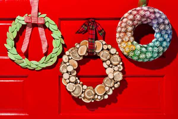 Deck Your Doors With Easy DIY Wreaths thisoldhouse.com/toh/photos/0,,… #DIY #hoildays #christmas