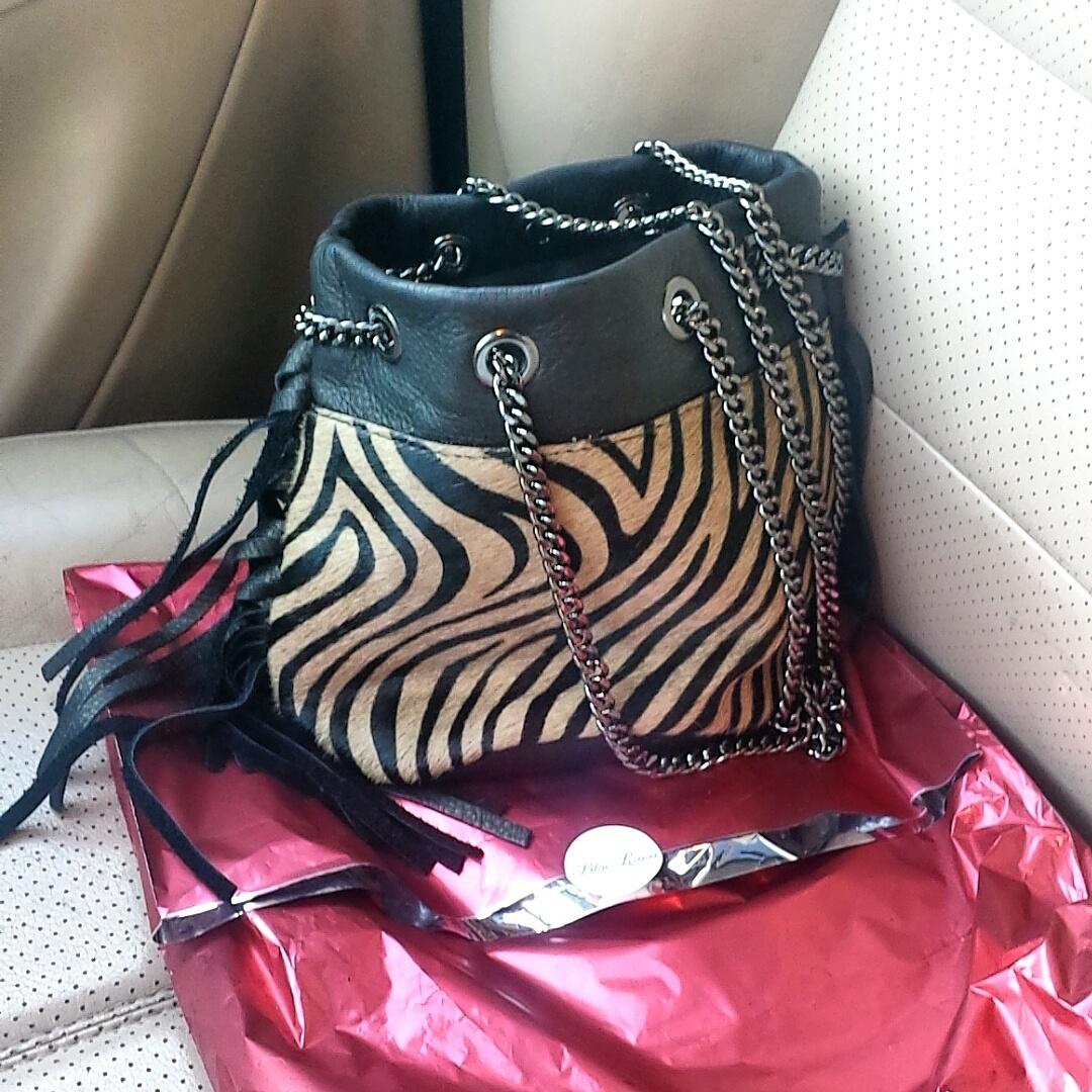 FabTabTV's tweet image. Best holiday gift! Madly in love with this fringe bag from @bluelemonparis #fabtab