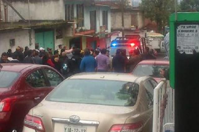 Metro_Noticias's tweet photo. #Xalapa Padres de familia evitan aparente secuestro>> http://t.co/D7X5rLgYwz http://t.co/p2rXPJgijK