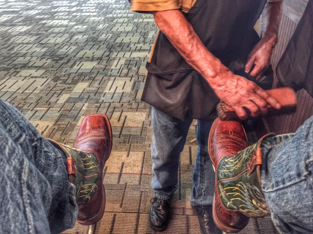 Niknock615's tweet photo. Getting the ol boots shined up waiting for my flight! #StuttgartBound #DuckBeware http://t.co/CQUw13DTWF