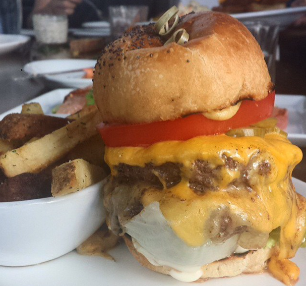 JackThreadsPR's tweet image. I am never late for a #lunch date! ...I mean, who can blame me? #Burgers #Foodie @Thrillist instagram.com/p/wU2kIPNn7O/?…