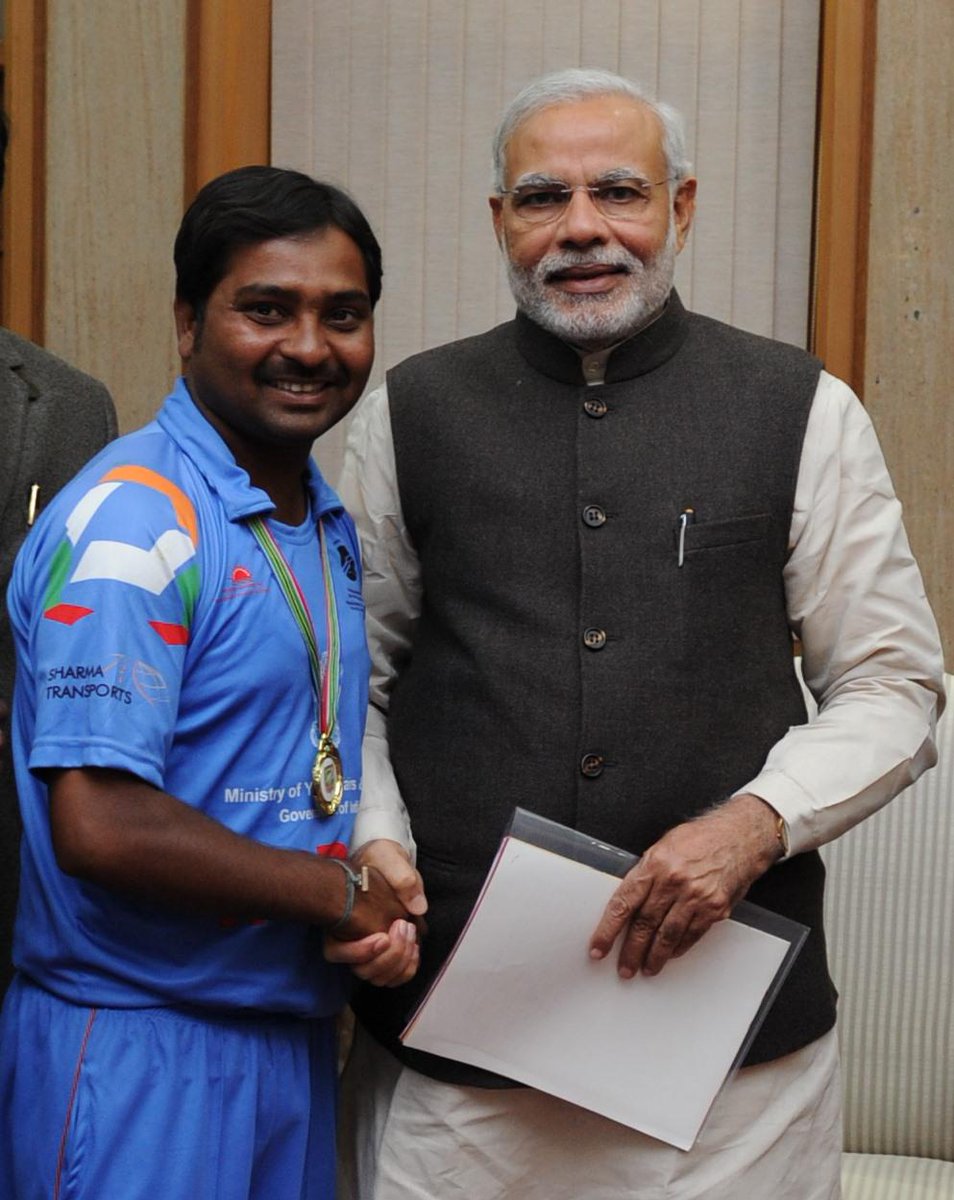 narendramodi's tweet photo. Here is the captain..Shekar Naik is an all-rounder from Shimoga &amp; has been playing since 1998. Great leader! http://t.co/wDJTumNaDz