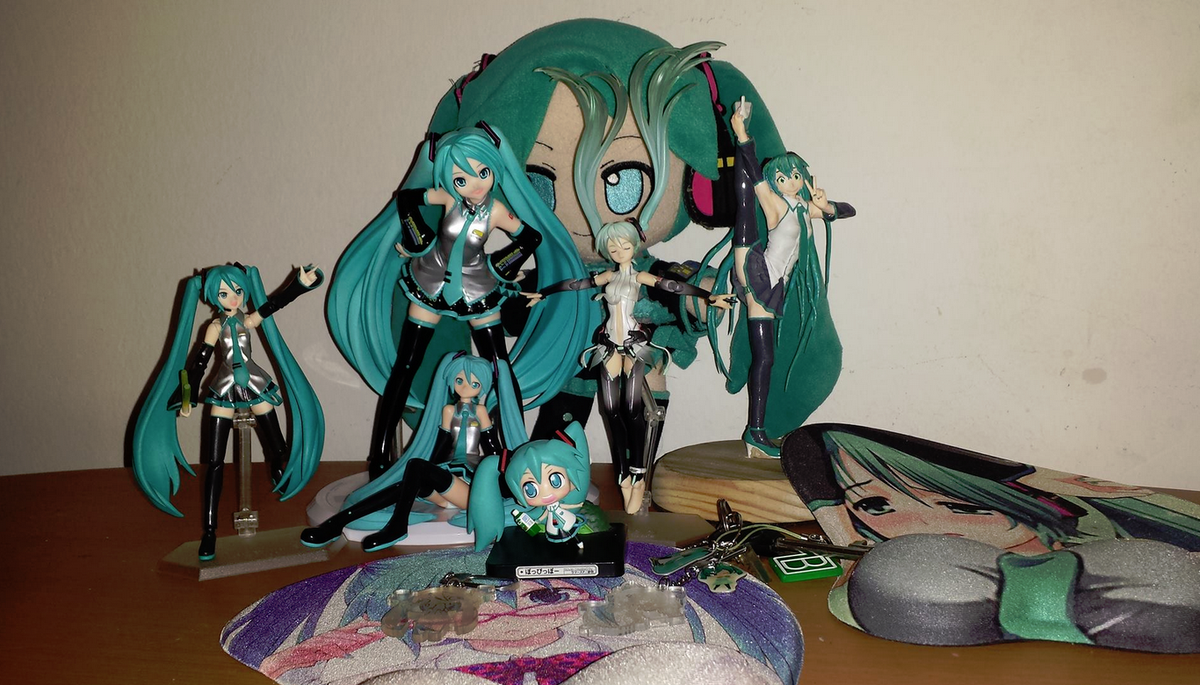 otakumarkt's tweet photo. ¿Cuando serán suficientes? #figuras #hatsunemiku #otakumarkt http://t.co/kv5EzIyy2j