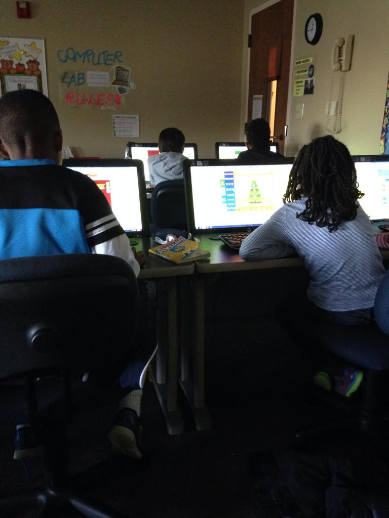 emmy49er's tweet image. After AR and typing the 2nd graders having a little Christmas fun. #hgcs2014