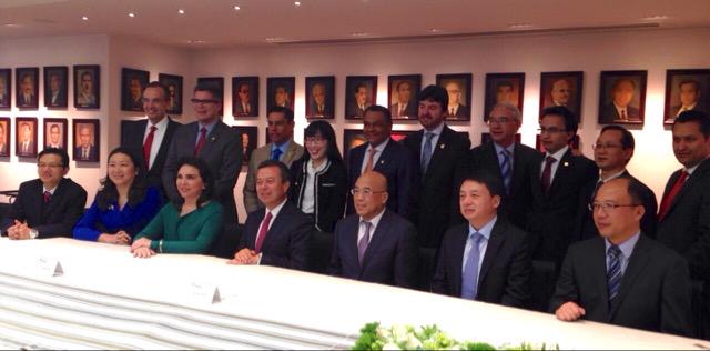 IvonneOP's tweet photo. El encuentro y diálogo con partidos políticos de otros países ayuda al fortalecimiento de la política de #México. http://t.co/O9tREEPyYx