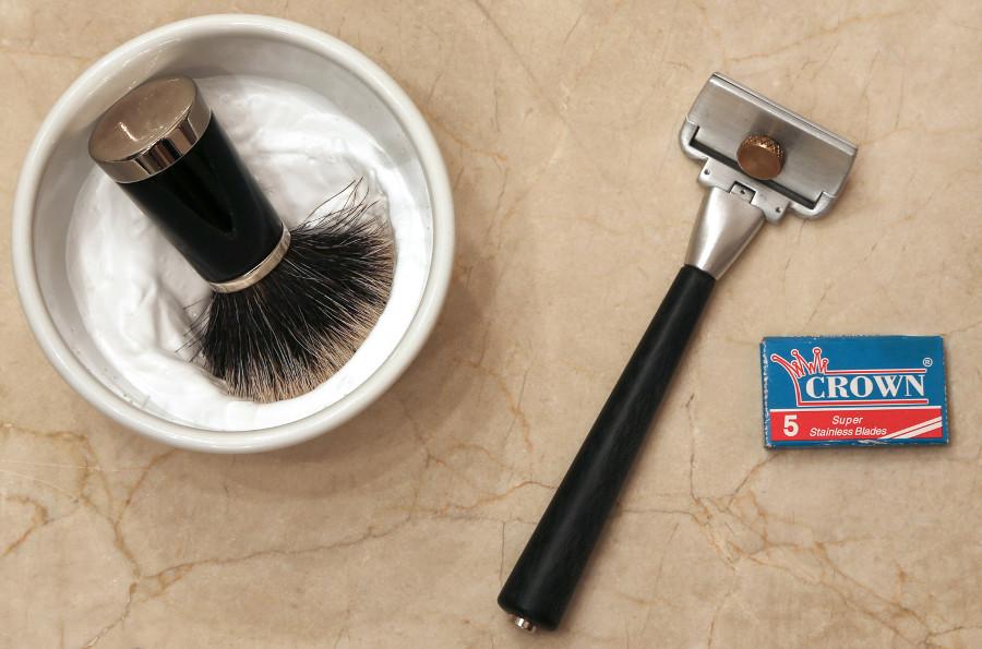 I'm excited for my <a href="/belugashave/">Beluga Shave Co.</a> razor, can't wait to ditch my <a href="/Gillette/">Gillette</a> mach3 buff.ly/1ucvhLR #crown #blade