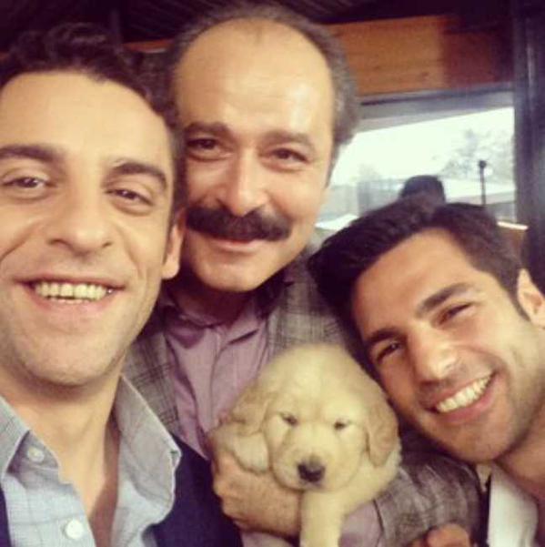 KirazMevsimioa1's tweet photo. Kiraz Mevsimi Ailesi ve birde tatlı köpekçik #ayazdincer #meteuyar #bülentuyar http://t.co/2qaUIq3RRn
