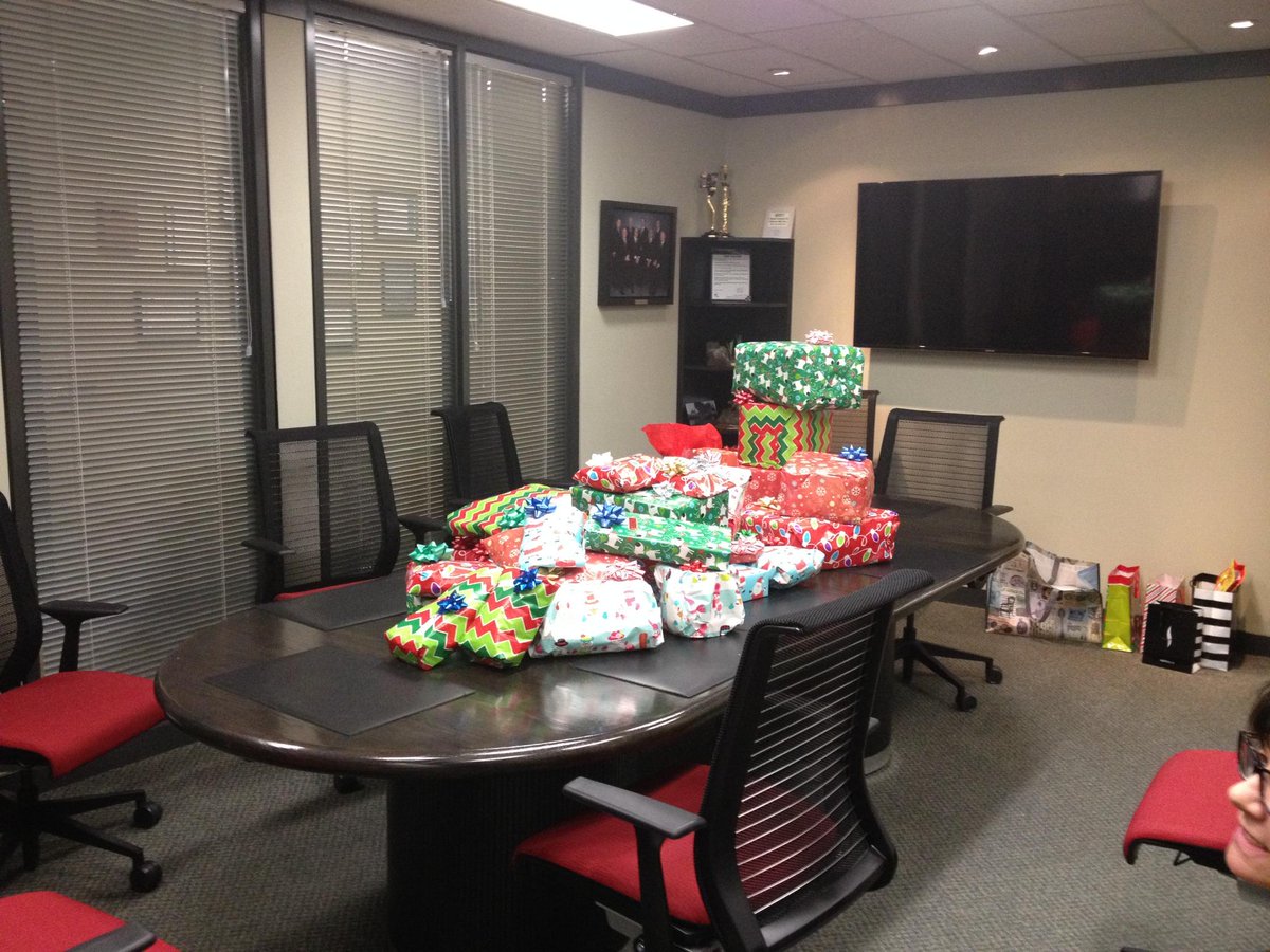 StrikeGroupLP's tweet photo. Ready for #YYC delivery to adopt a family by our #Christmas elves http://t.co/38mxn6ekkR