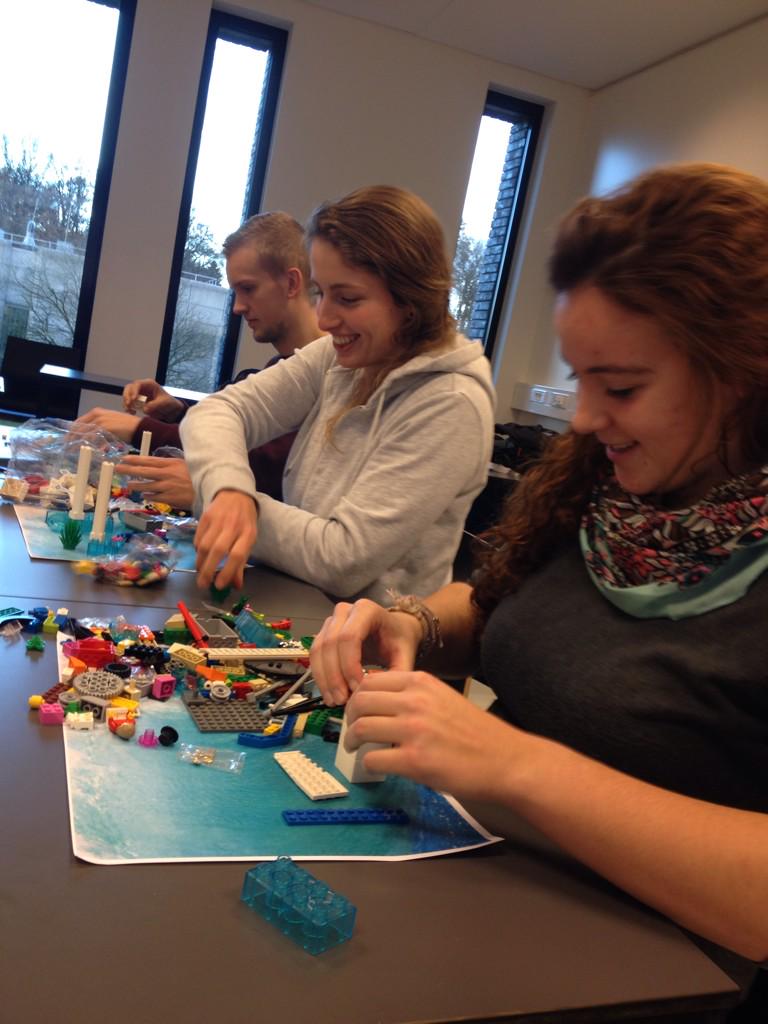 ToussaintTed's tweet photo. Students #sporthogeschool experiencing #LEGO as research method for value creation #InspirienceLab http://t.co/8sVRfGf0US