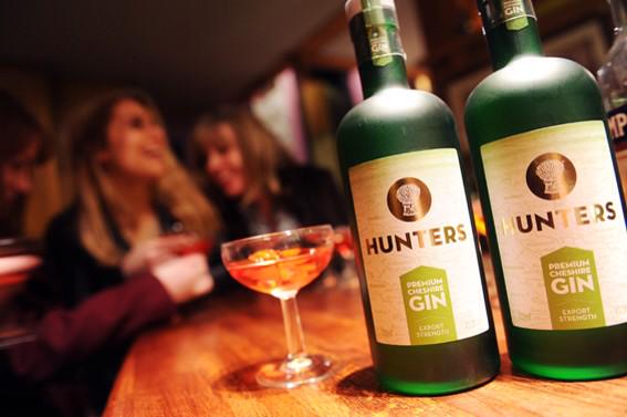 LittleTipples's tweet photo. @HuntersGin, a Christmas tipple with a unique blend of citrus botanicals &amp; apples. Order now: http://t.co/jEIteshKho http://t.co/EO9uH4iOmt