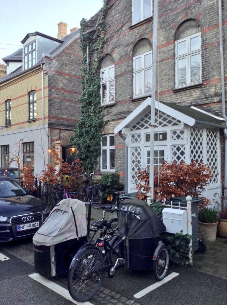 1 of the best historical models of  #GentleDensity - rowhouses & streets as places in  #Copenhagen's "Potato Rows."