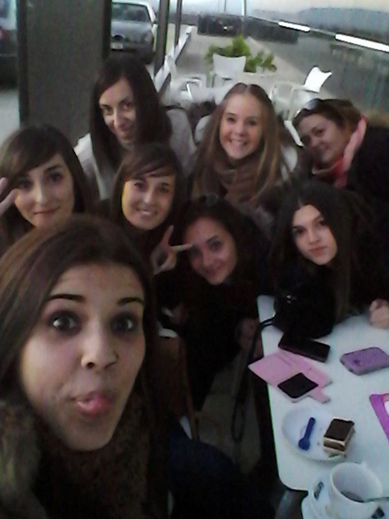 ClavMariaDelMar's tweet photo. "@evaaa83mlg: Mis fotis Kn la xupipandi en el cumple de @amanda_130409 http://t.co/45eHOqwetc"