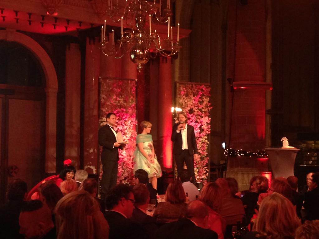 WeddingAwardsNL's tweet photo. Na 3x genomineerd te zijn is @WiesjeHallewas de winnaar in de categorie Weddingplanner! Gefeliciteerd! #dwa2014 http://t.co/KCPtOPsMOZ