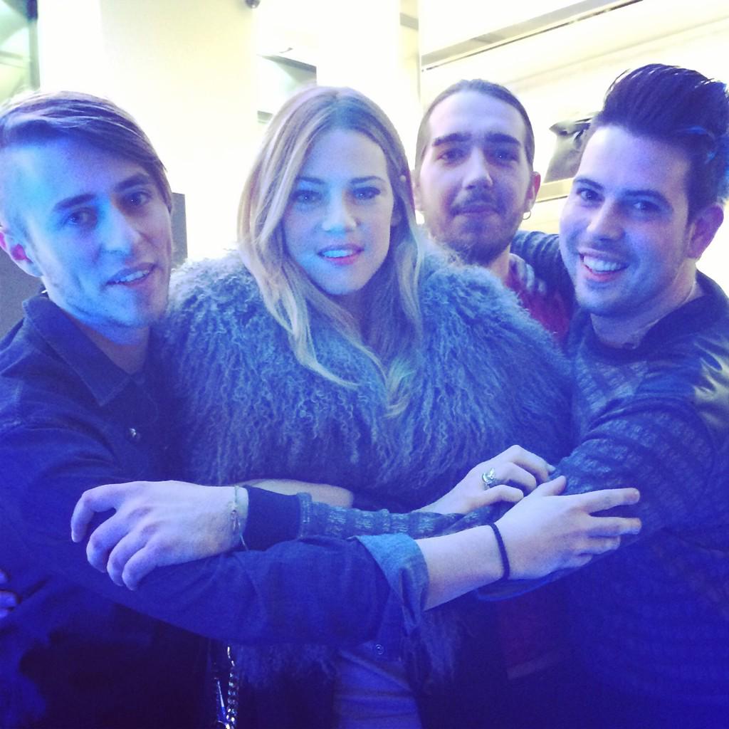 RollingStoneita's tweet photo. I @PrettyVegasRock hanno saputo rapire @gaiatrussardi! Tra poco live grazie a #SoundTru @WARNERMUSICIT @TrussardiNews http://t.co/Sikyj94FFd