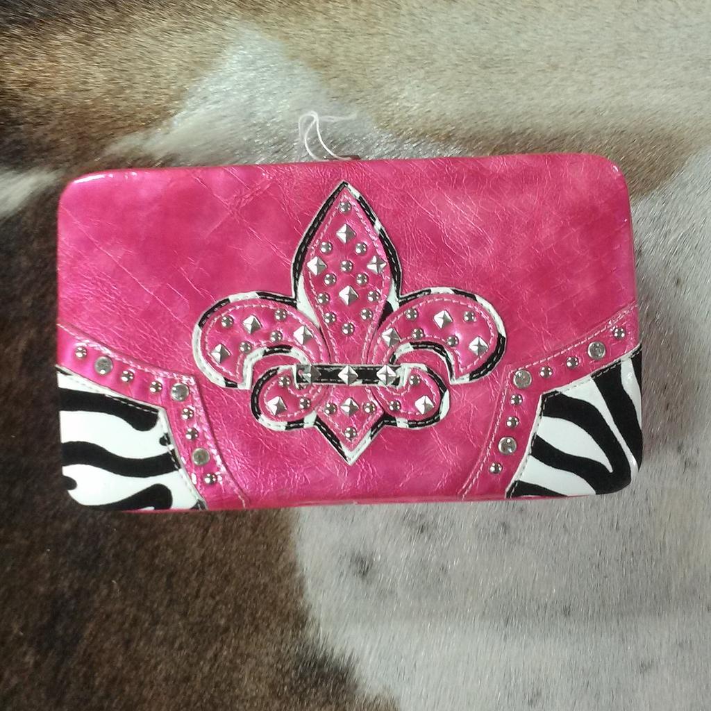 RaymoreTack's tweet image. Women's wallets $15 each and $6 for shipping