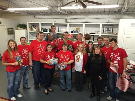 Robert0928's tweet image. Wrapping presents for kids at I Can Still Shine. #D352 #targetscoop @icanstillshine @ConnieDroge @CityofNRH