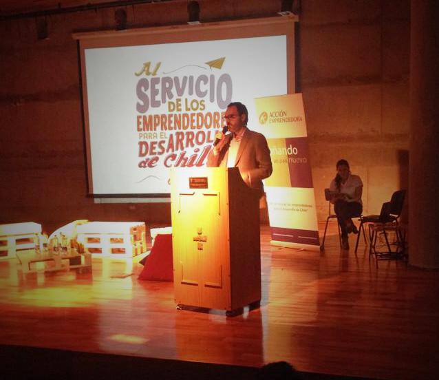Corfo's tweet photo. Sgte Emprendimiento #Corfo @ngoluboff en Seminario Redes Sociales @ONG_AE destaca apoyo a emprendimientos digitales. http://t.co/pdmc1urip8