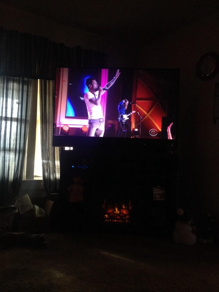 tanner_aimee's tweet photo. Adam Levine. 😍 http://t.co/nLt4qnJ0Wy