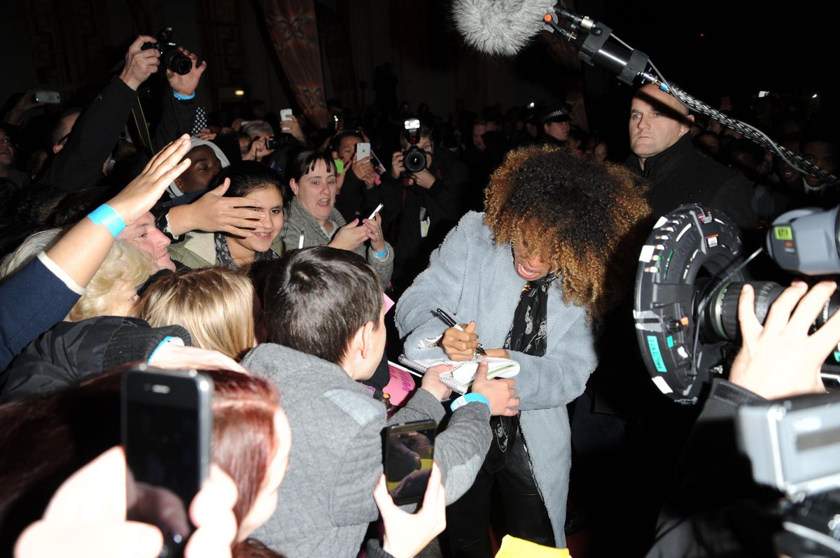 TheXFactor's tweet photo. Walthamstow is definitely ready to welcome back @FleurEast ππ #XFBattleBus http://t.co/bKLaZ7WCTW