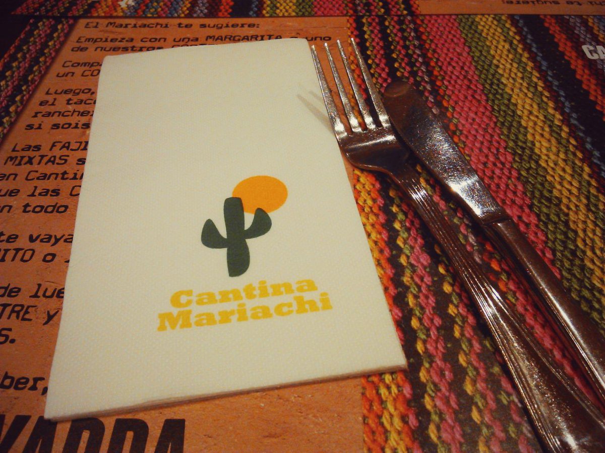 Mariia353's tweet photo. Cine y cenita mejicana con mis chicos favoritos @jesus_gim12 @CarlosJGalanes :) http://t.co/0Oj8jexNoi