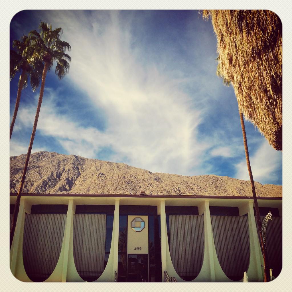 Love mid-century modern architecture? @PalmSpringsCA #desertmodernism #PalmSpringsParadise @Chase