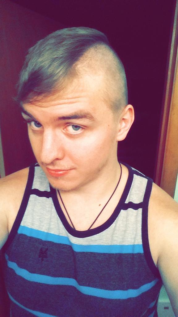 StockSwaff's tweet photo. Shaved my head #ForAngela . Stay strong @angelaaamathers . God gives His toughest battles to His strongest soldiers. http://t.co/iXgCF6xGMt