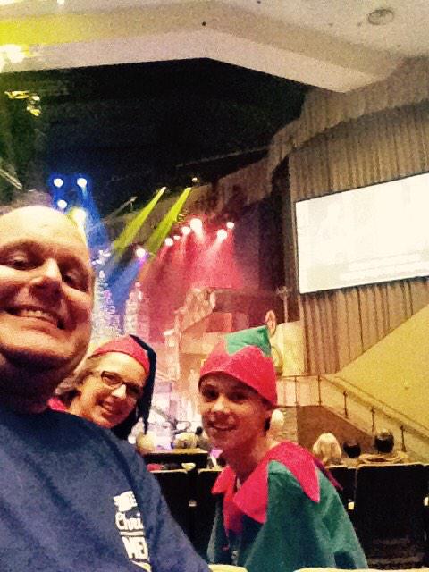 KenTankbuilder's tweet image. Chris Tomlin at #ToddsChristmas rocking it with the biggest elves on the shelf I have seen.