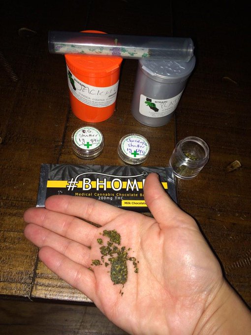 Wax dipped trees 🙌👽 http://t.co/uxrvhpJ7a2<a href="/tag/hollywood"class="tags"><span>#hollywood</span></a><a href="/tag/bronsoncave"class="tags"><span>#bronsoncave</span></a>