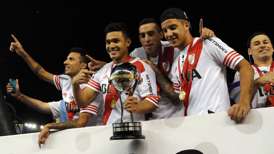 FIFAcom's tweet photo. River Plate claim maiden Sudamericana crown #CopaSudamerica http://t.co/9a7rsvfUd1 http://t.co/cM7D2DJVRy