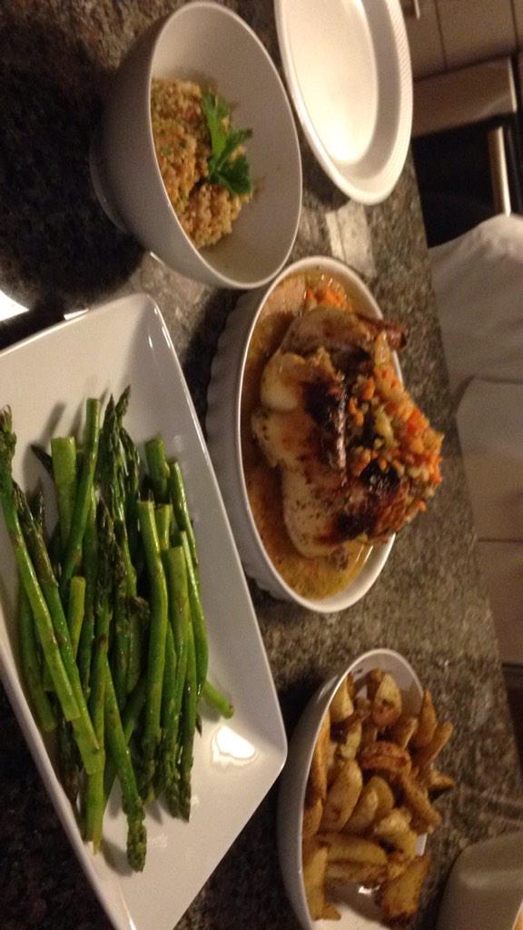 irelmaes's tweet photo. Delicious christmas dinner tonight http://t.co/01THEeJPVF