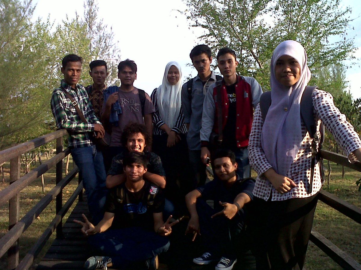 Sociology02's tweet photo. Menunggu ke Hutan sebeanryna Bukan sekedar HUTAN :D @sofyankasella @LianaFitri5 @Luiz_AML @rizky_rullya @SitiIntan50 http://t.co/6lLAjTAz8q