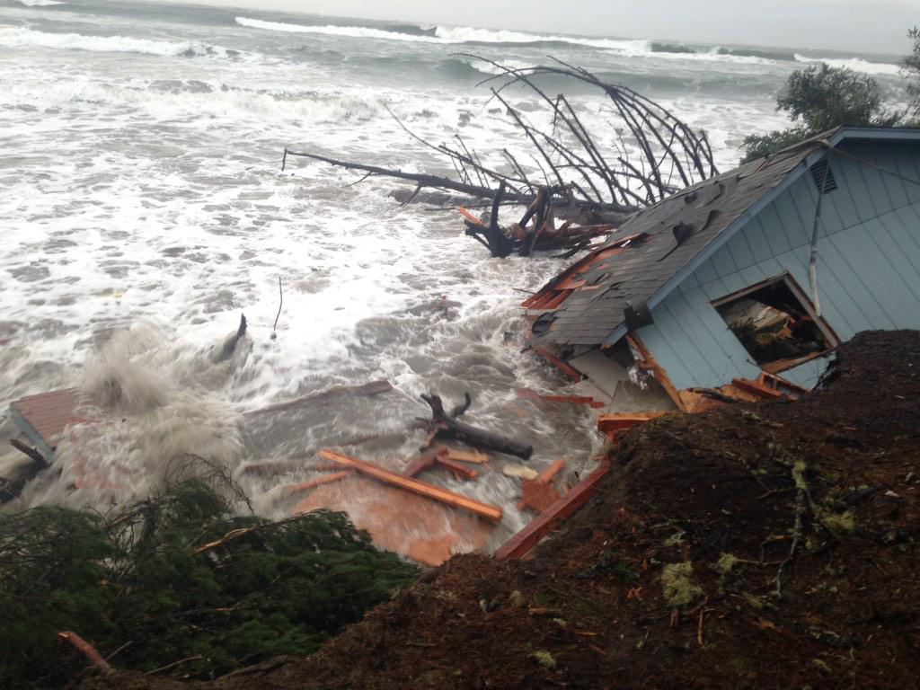 RTsean_breslin Erosion in North Cove, WA from Pacific storm. RT
