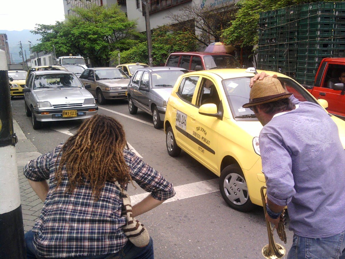 elespectador's tweet photo. ¿Cuánto gana aproximadamente una persona que pide dinero a diario en la calle? http://t.co/92ISMzUd0O http://t.co/NCZzLFfAhG