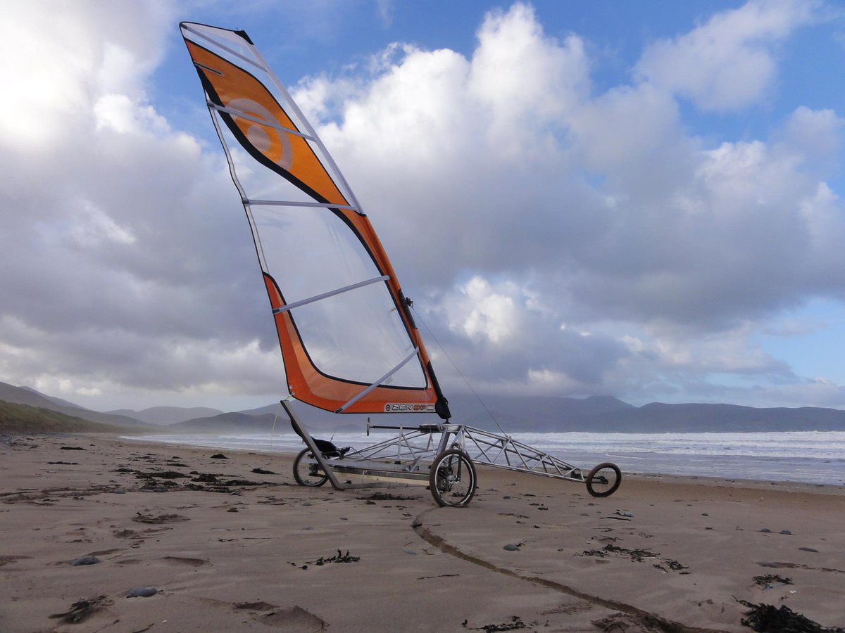 KazeCar's tweet photo. KazeCar is about unique design, intuitive controls and of course a great buzz.....check it out on indiegogo. http://t.co/h014bYC1vq
