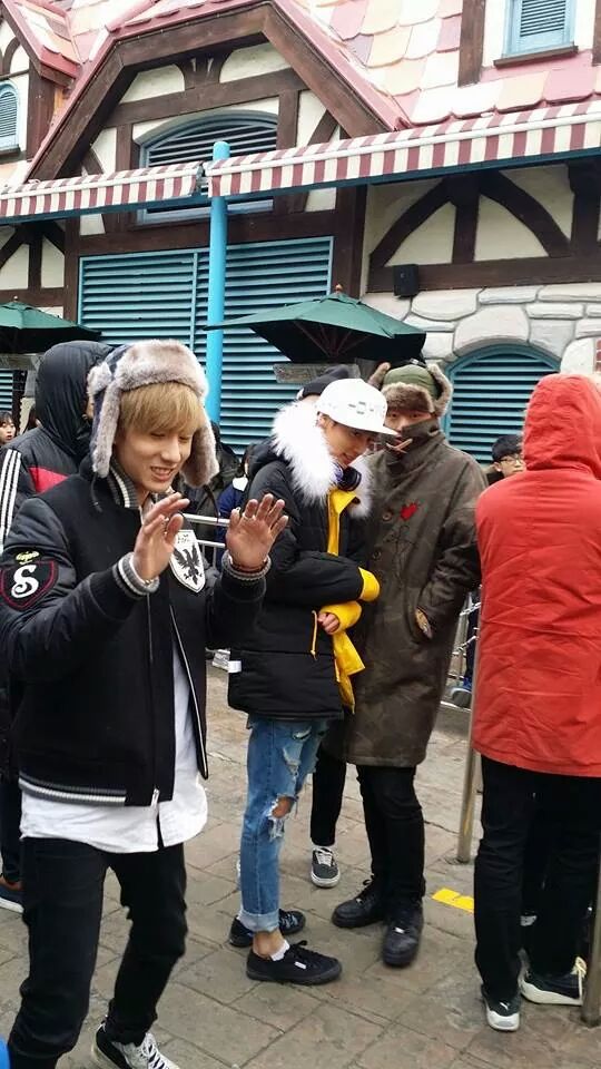 xSuminnie's tweet photo. Seeing @BOYF_KM wear the 4D KING hat we sent him... BEST CHRISTMAS PRESENT EVER~!!!!! http://t.co/atLWPBVRqc