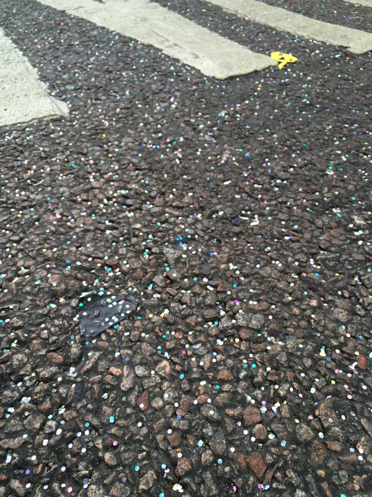 DavidFeith's tweet photo. #creativedissent cc @HRF @ThorHalvorssen @gladstein MT @TranslateHK: Glitter poured all over #OccupyHK. Hard to clean http://t.co/C3Ljc723Rt