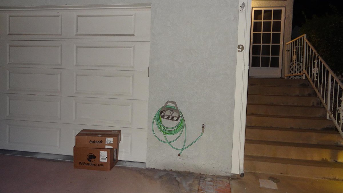 libracatz's tweet photo. And again @UPS cant find my FRONT DOOR!! Or more likely too lazy to walk up the stairs! ...sigh :( http://t.co/oVEJQmbLoU