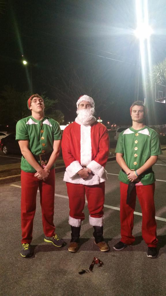GentiliNick's tweet photo. Papa and buddy are the best elfs I've ever had http://t.co/3z5lYDFAd6