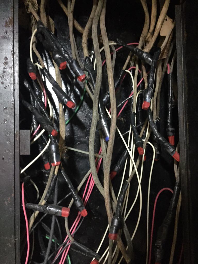 BosBesSol's tweet photo. This is not what you want your home panel to look like. #knobandtube http://t.co/qndb1YBaBL