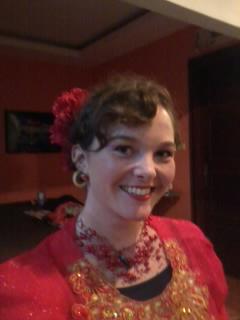 vanessaemurphy's tweet photo. All dolled up in bajubodoh Buginese fashion for a wedding... Maybe the only time anyone will see me in makeup http://t.co/P20GPKcy9Z