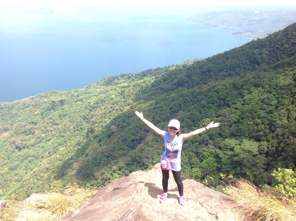 graceeeee08's tweet photo. Ain't no mountain high enough! #tbt #maculot #batulao π» http://t.co/H85iuF6ThH