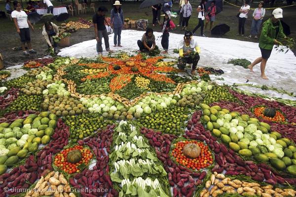 RedrawTheLine's tweet photo. RT @Greenpeace: Organic farming could feed the world: http://t.co/7YzDrFVHHn via @Independent http://t.co/r1mus7yUBS