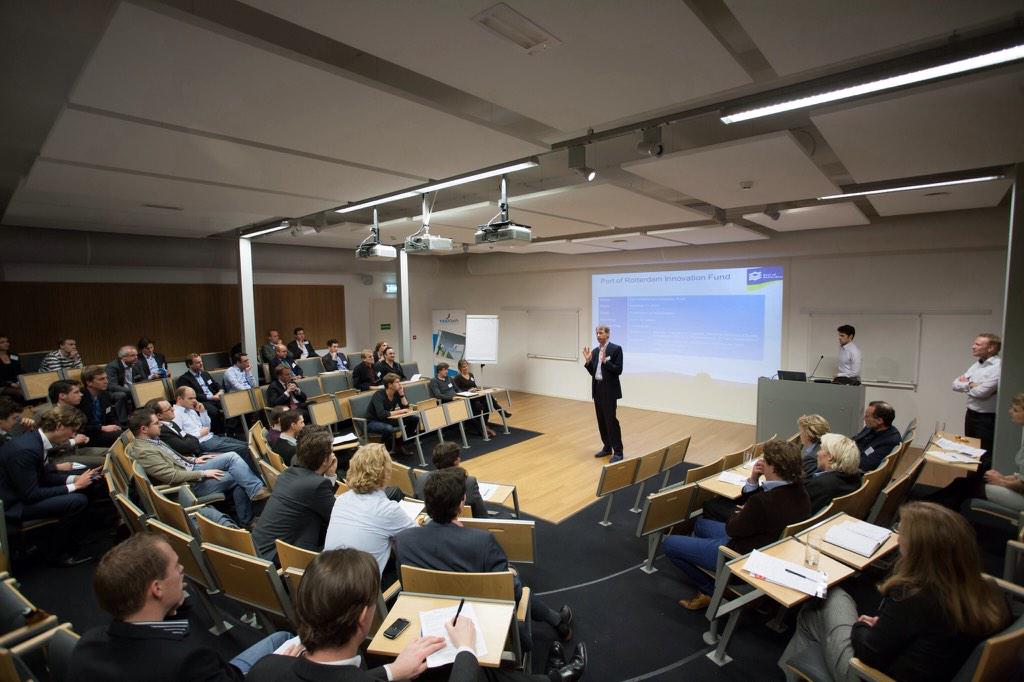 Urbanik's tweet image. Vandaag ben ik voorzitter vd jury op #LaunchLab Demo Day @YESDelft waar 8 teams pitchen voor de titel #YDTD 15:30 uur