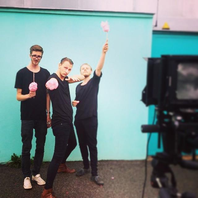 MatthiasHeschl's tweet photo. #makingof #Portrait @olympique_music @redbullaustria #brandwagen #fm4 #frequency2014 @th... http://t.co/SwixR5Bxop http://t.co/OfwYoQFdTv
